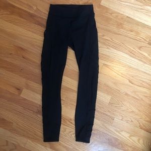 EUC LULULEMON BLACK LEGGINGS SIZE 4